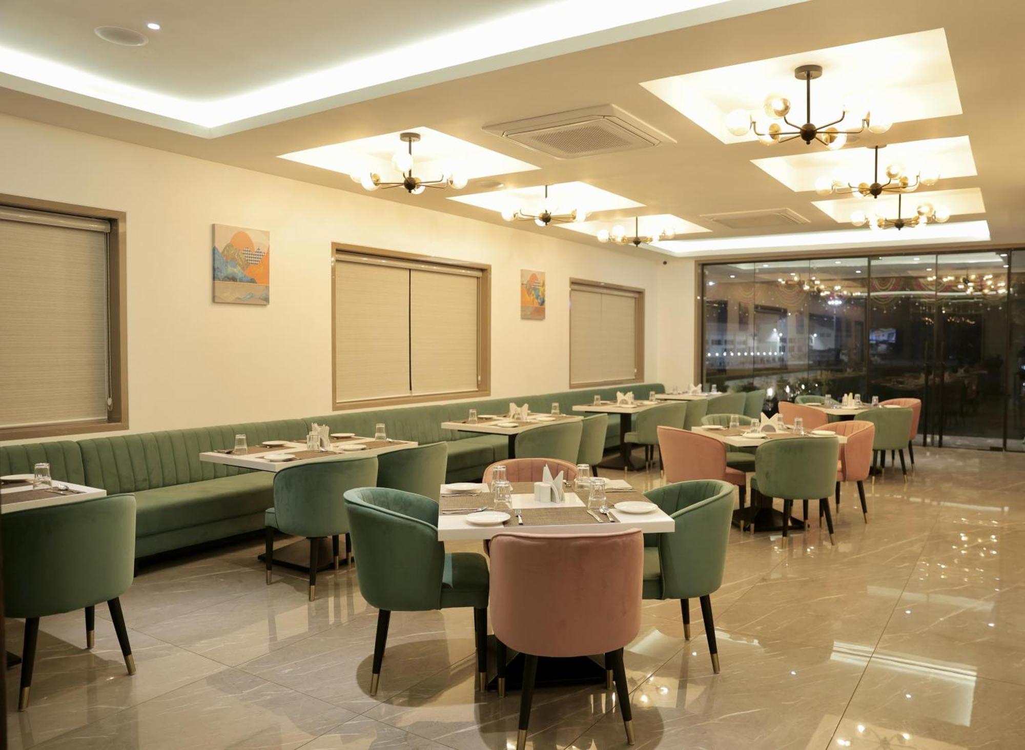 Hotel Carnival Parbhani Bagian luar foto
