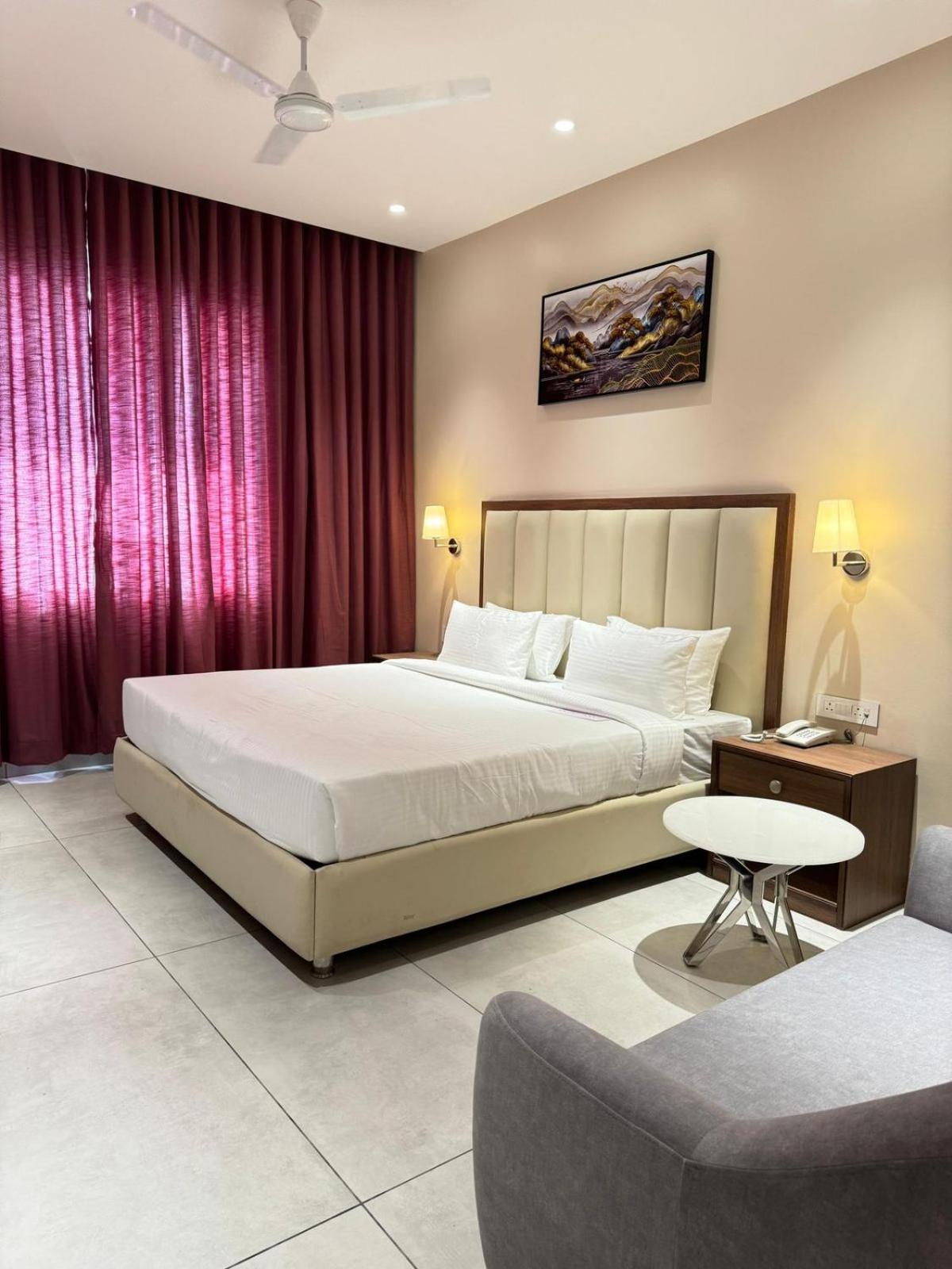 Hotel Carnival Parbhani Bagian luar foto