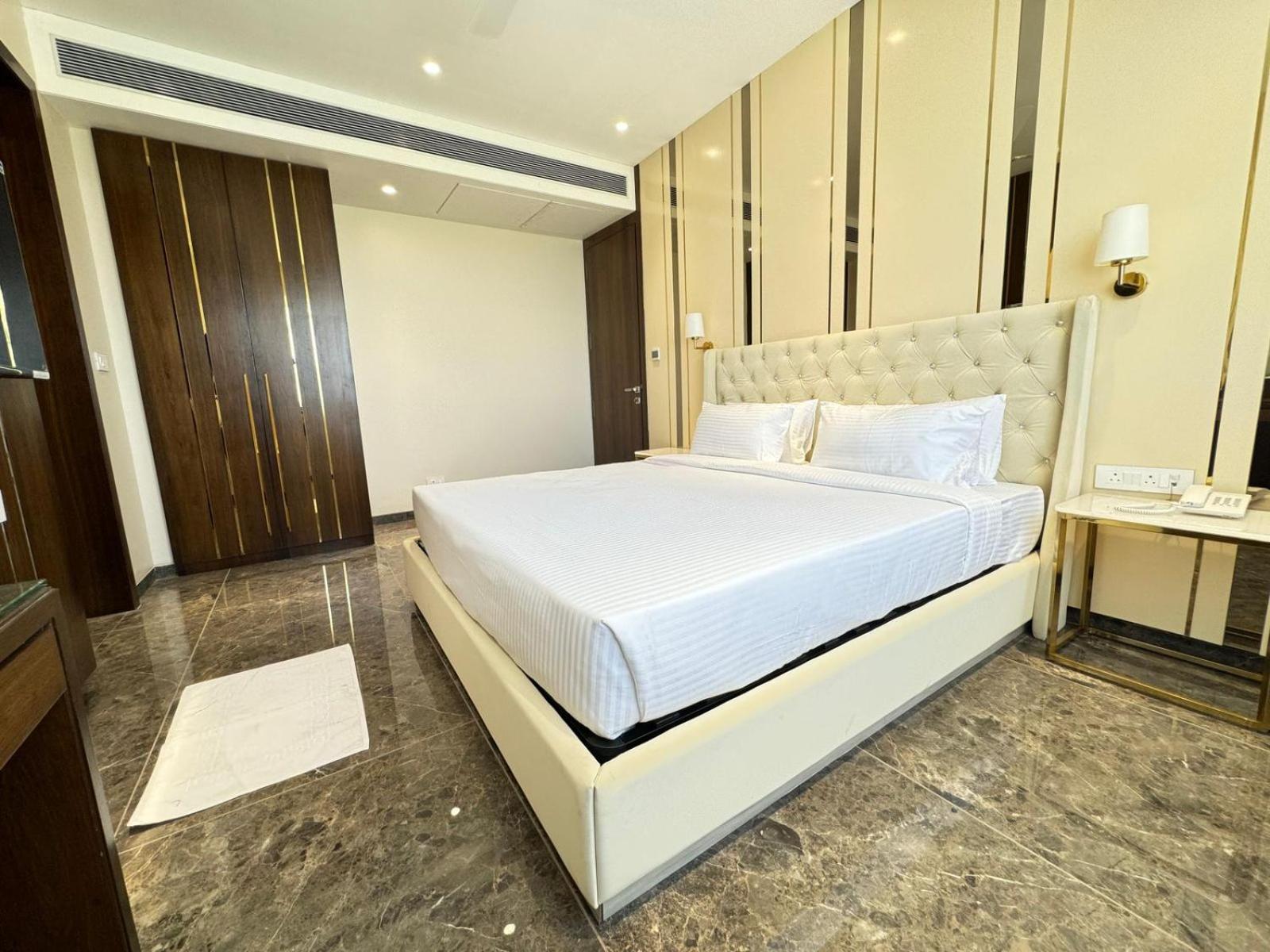 Hotel Carnival Parbhani Bagian luar foto