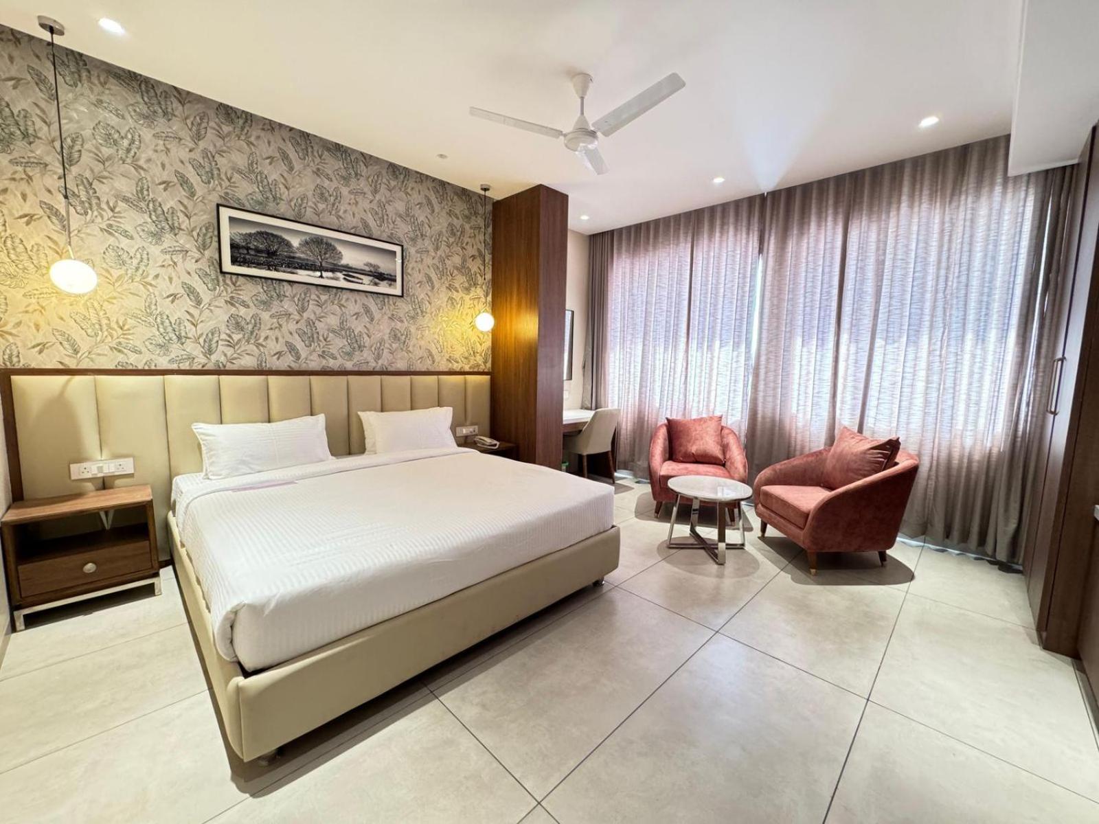 Hotel Carnival Parbhani Bagian luar foto
