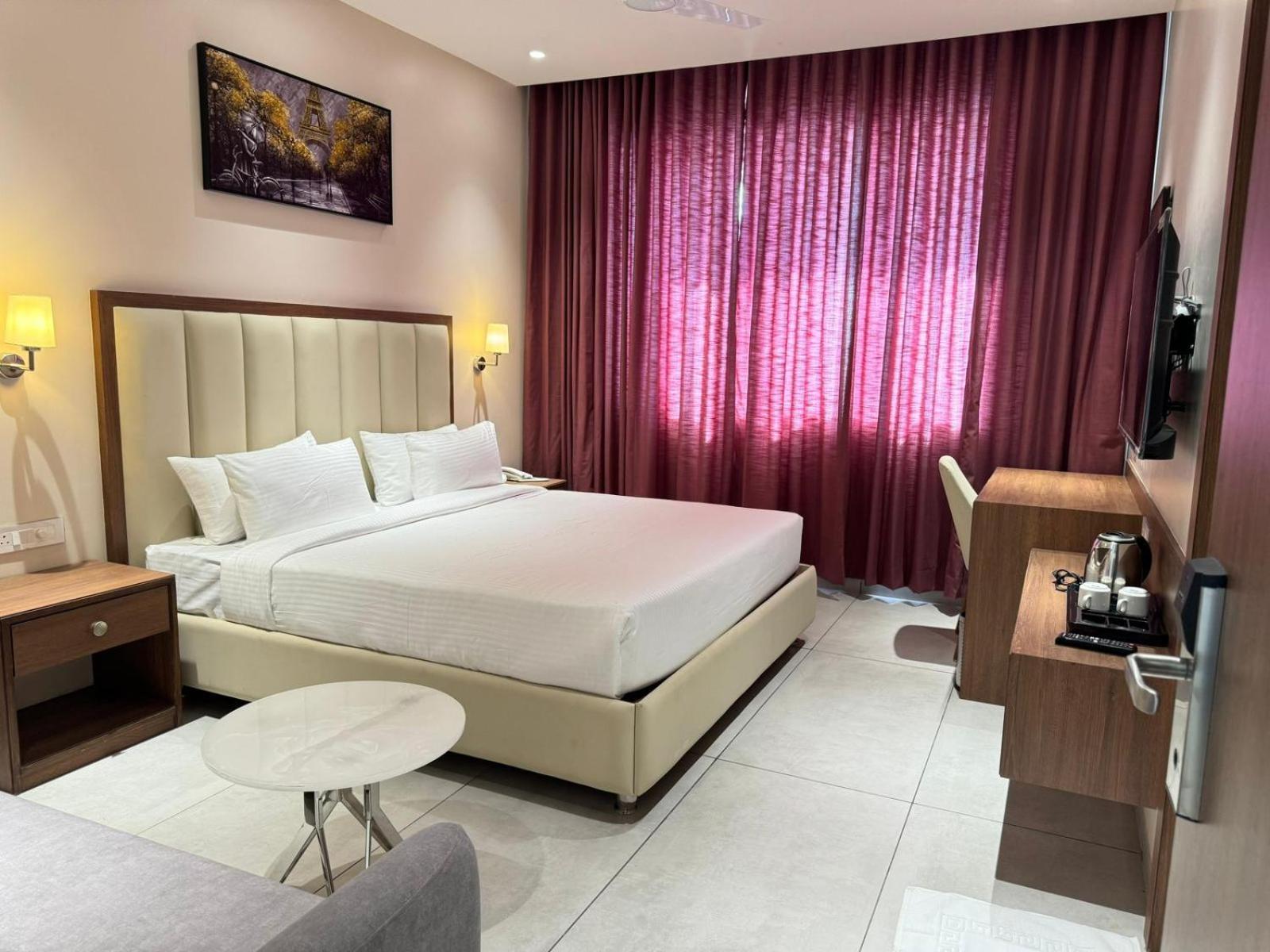 Hotel Carnival Parbhani Bagian luar foto